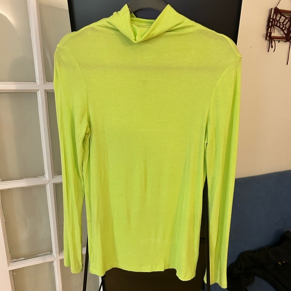en THREAD Lime Green Ribbed Lightweight Turtleneck - Picture 2 of 3